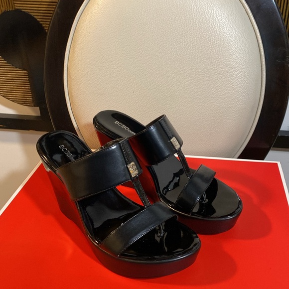BCBG Wedge slippers used in good condition. - Picture 4 of 8